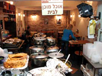 אוכלים בשוק. עובדים גם בחול המועד