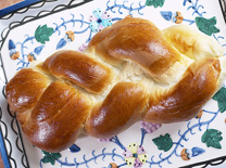 בראש השנה טובלים את החלה בדבש במקום במלח