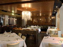 באנג'ליקה סוכה מקושטת ל- 70 איש