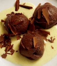 כדורי פרלינים משוקולד ורוטב וניל