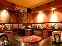 אינדירה מכינה הפתעה לשנה החדשה