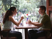 הבטחת לחברה ערב רומנטי במסעדה? תקליק