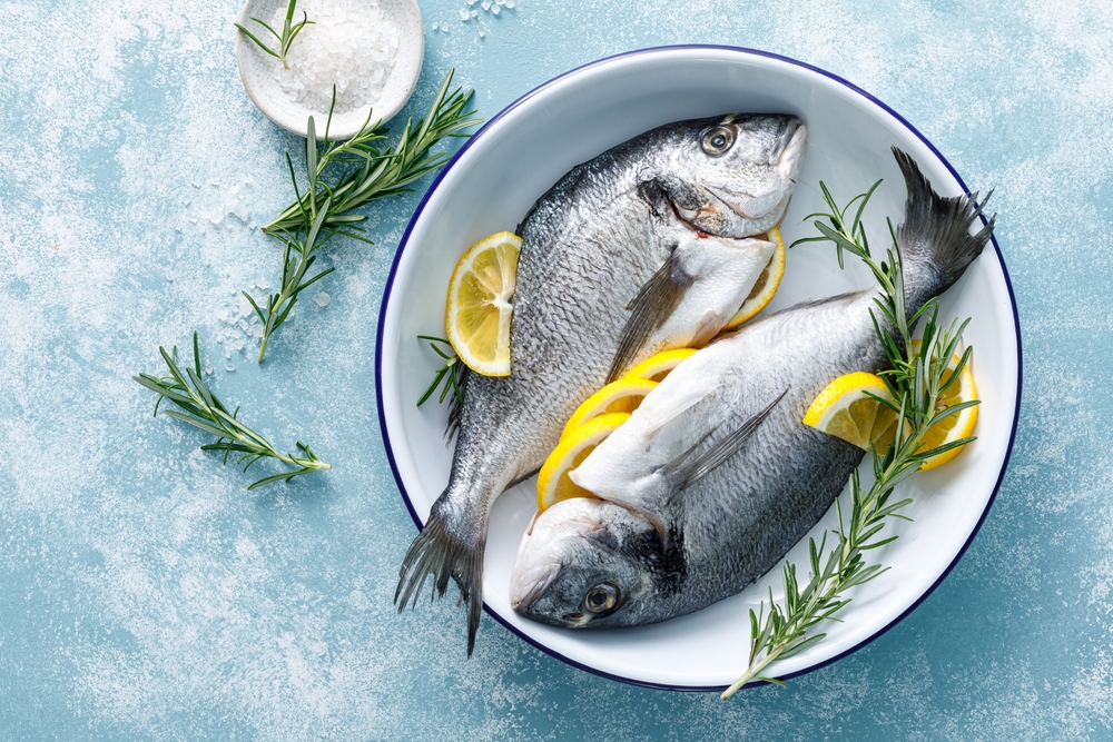 דגים טריים: איך לזהות איכות בחנות?