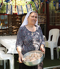 נורה- האישה מאחורי המקום