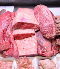 בוחרים את נתח הבשר במסעדת רק בשר