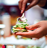 הכנת מטעמים בסדנת בישול 