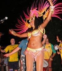 ריקודים ברזילאיים במהלך הפסטיבל