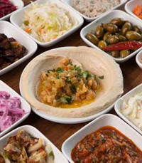 סלטים טריים המוכנים מידי יום