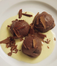 הקינוחים של מסעדת לוצ'נה מלווים בגלידת שוקולד