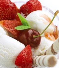 סלט תותים וגבינה כחולה