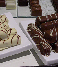 רוי שוקולד - מחכים לכם עם הרבה מתוקים