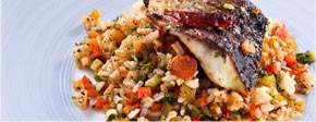 מתכון לפסח: אורז בסגנון ספרדי עם ירקות ודג מוסר אפוי